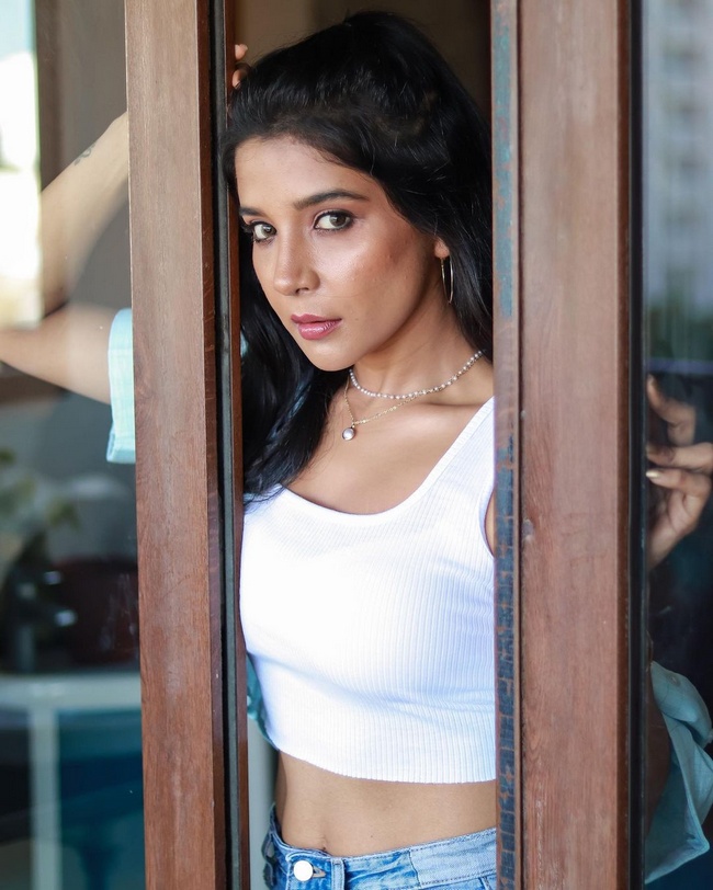 Actress Sakshi New Instagram Photos